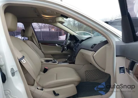 2009 Mercedes-Benz C 300 из США, поврежденный, VIN WDDGF54X69R045329